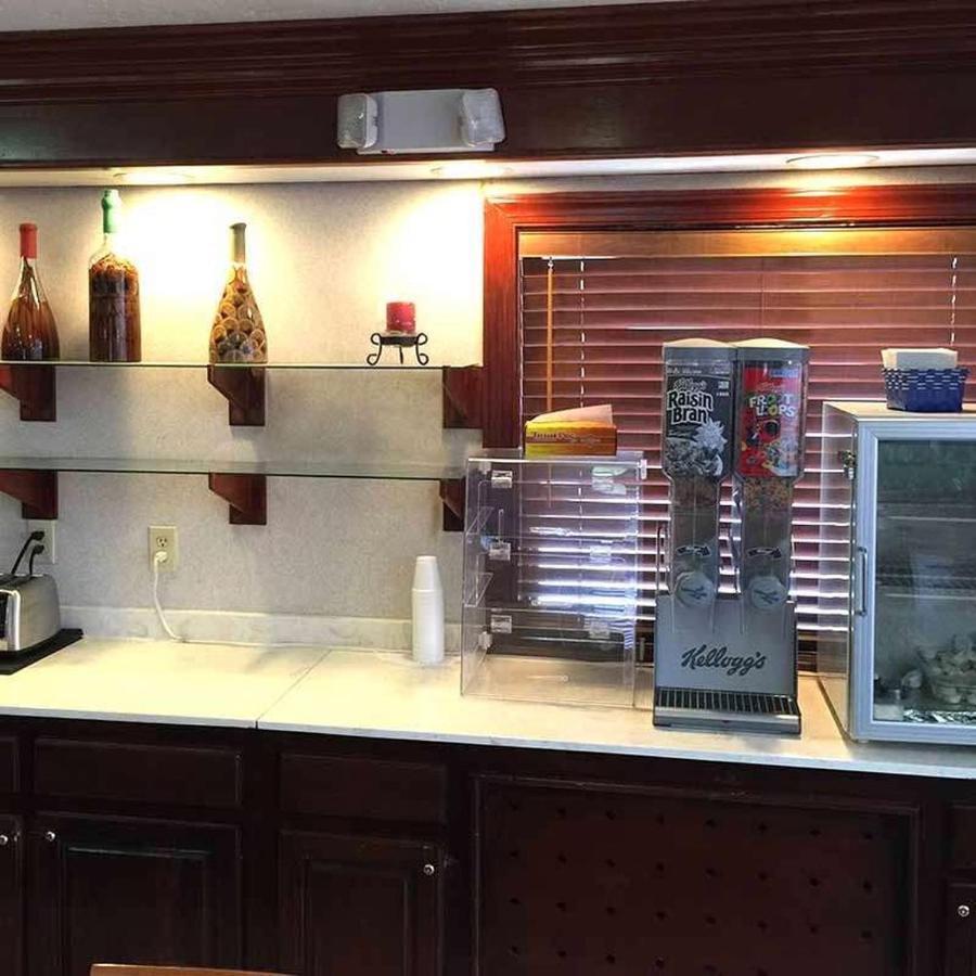 Astoria Hotel Danville West Ngoại thất bức ảnh